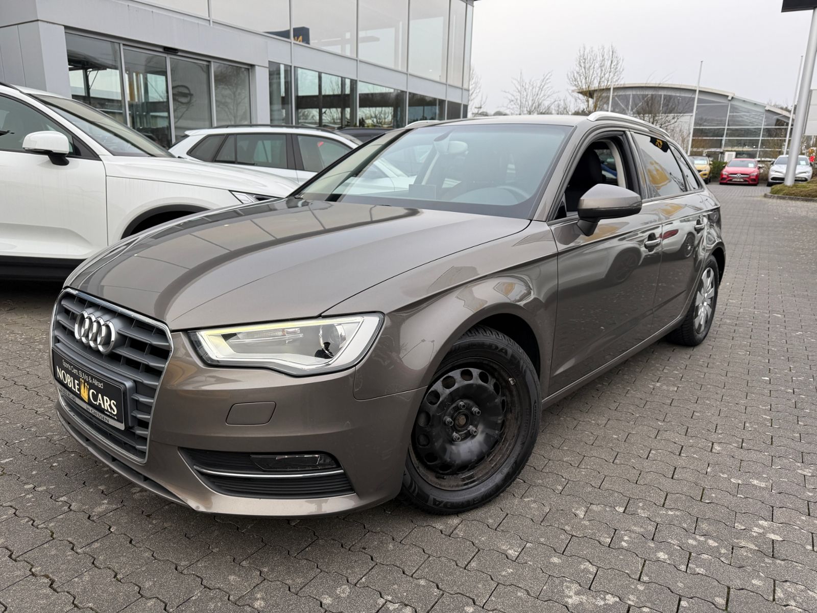 Fahrzeugabbildung Audi A3 1.4 TFSI Sportback Ambition Navi Xenon SHZ