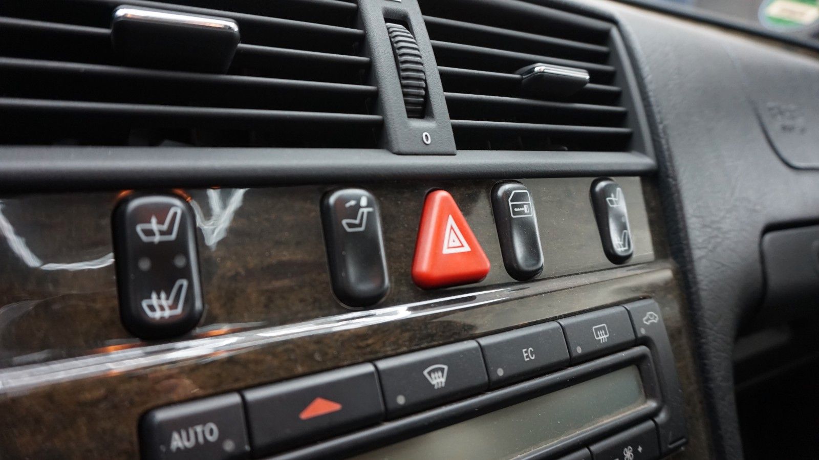 Fahrzeugabbildung Mercedes-Benz C 36 AMG aus deutscher Sammlung.