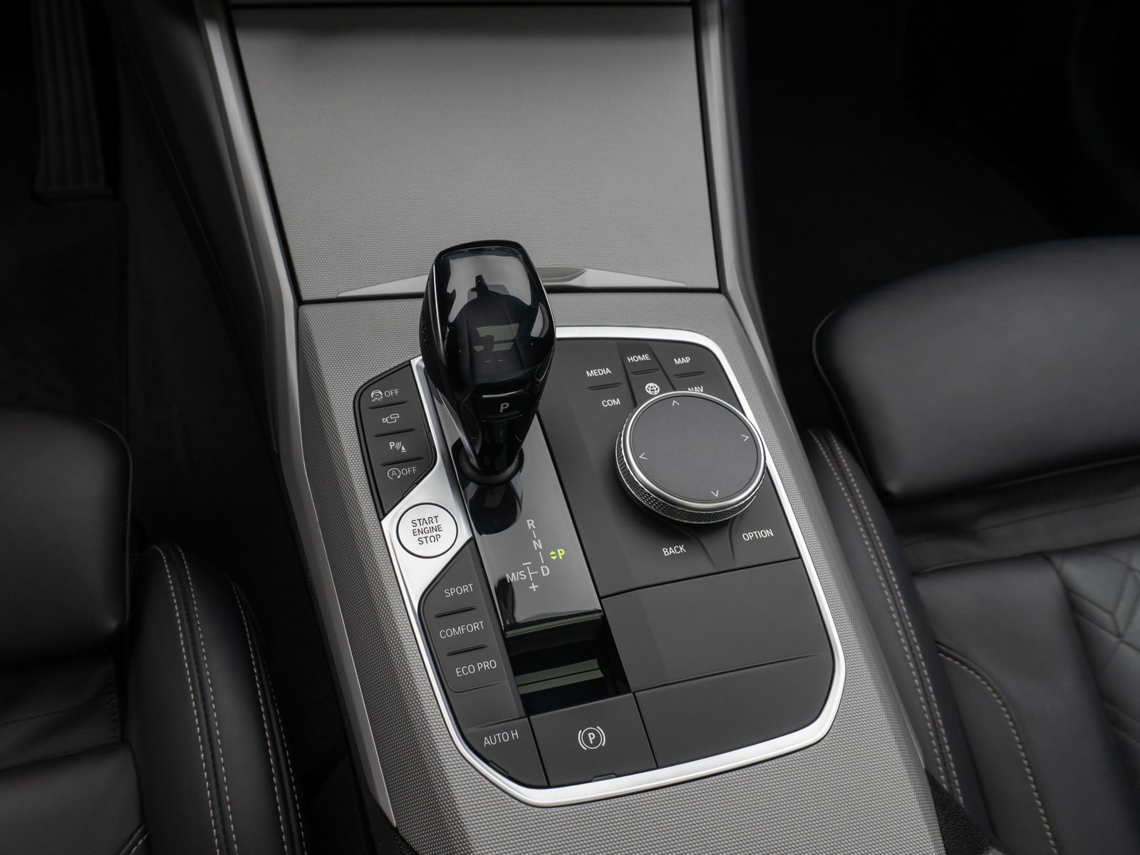 Fahrzeugabbildung BMW 330i Panorama Laser 360°HUD HiFi Komfort Sport