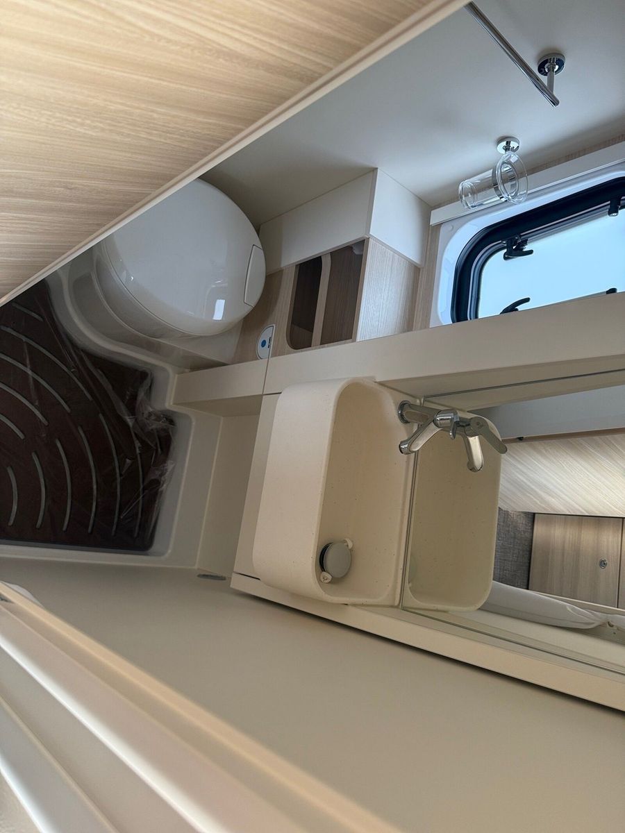 Fahrzeugabbildung Eura Mobil Van V 595 HB Klimaautomatik, Fahrassistenzpaket