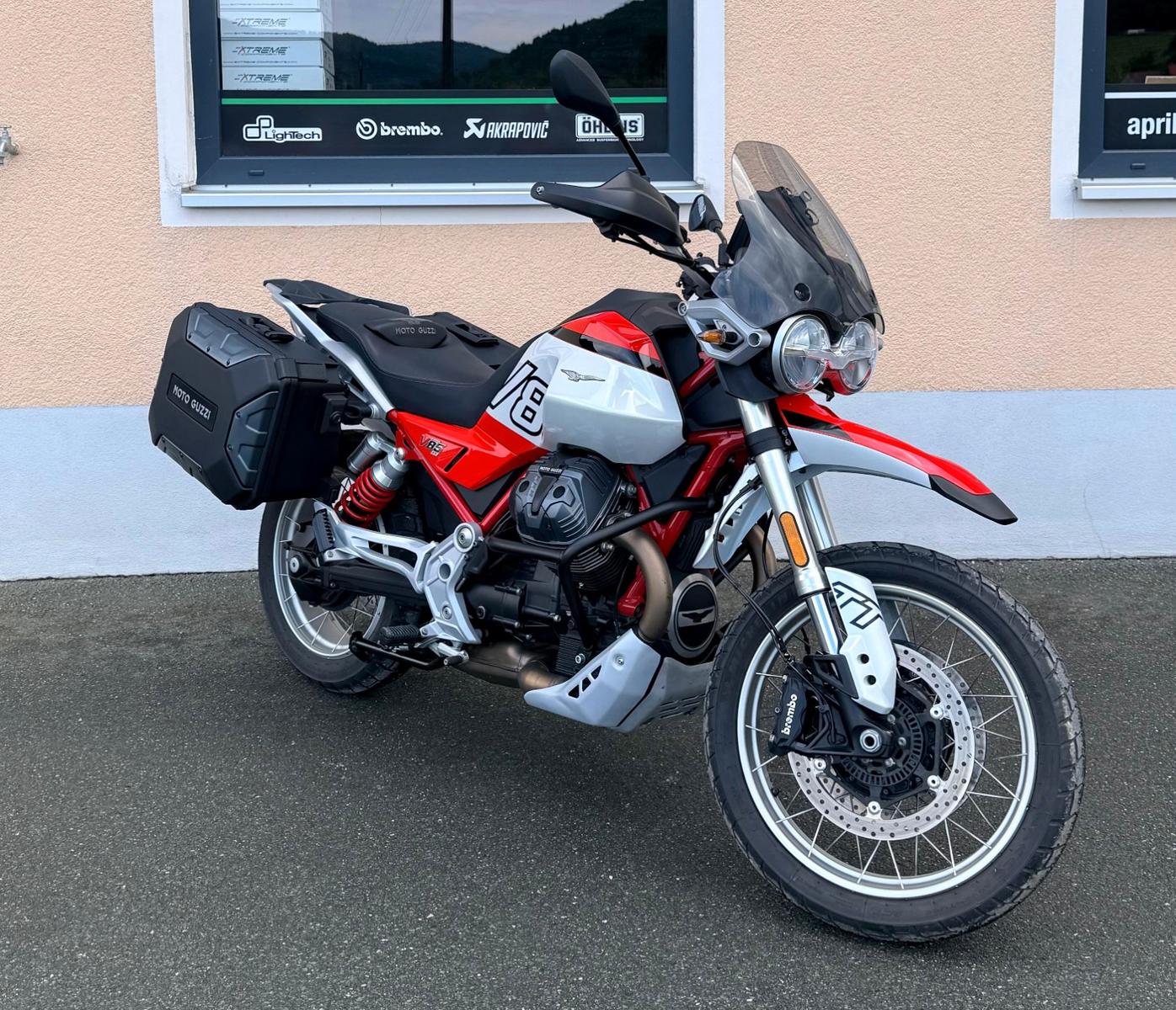 Moto Guzzi V85 TT E5+ Rosso Fuji