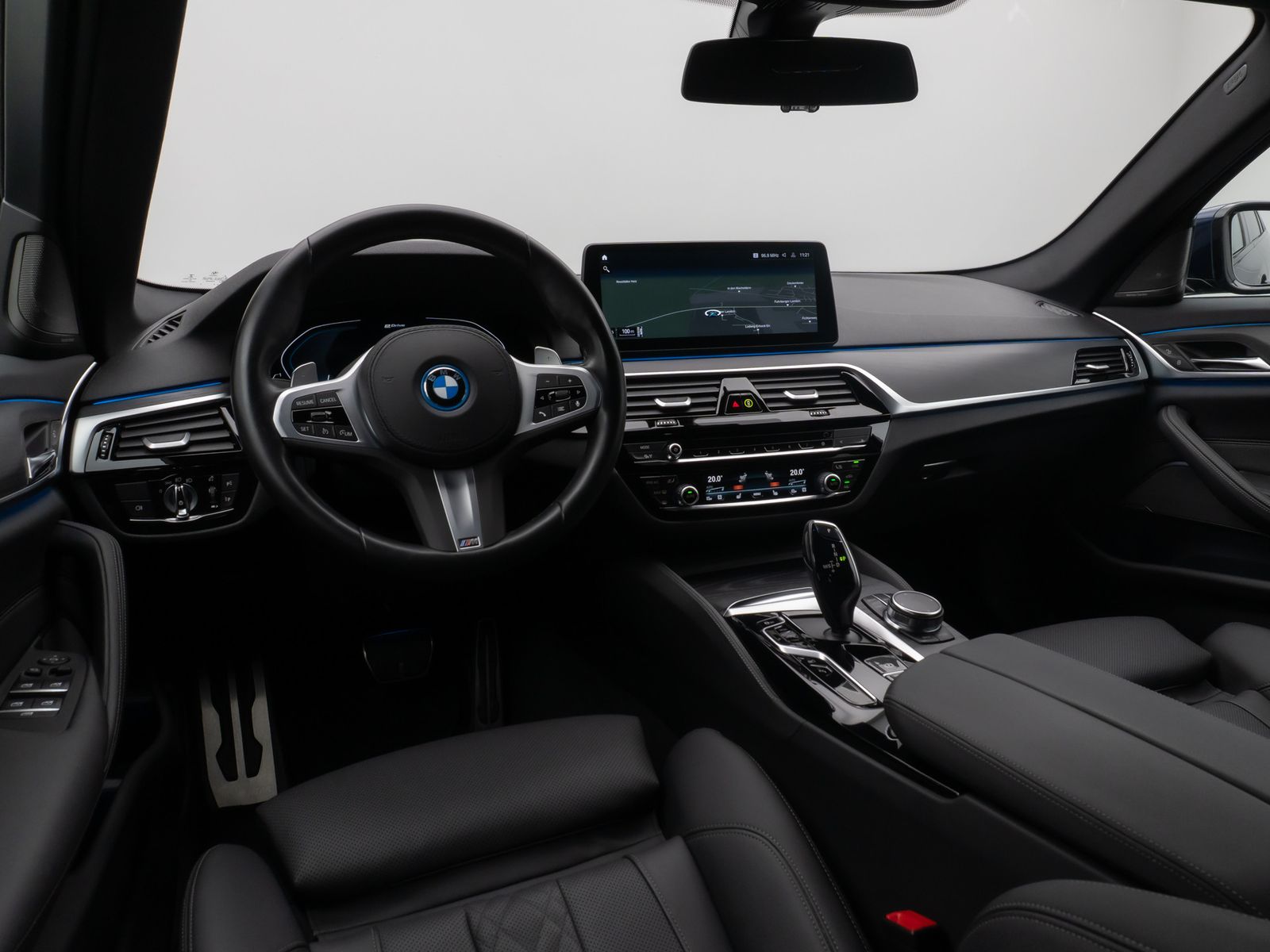 Fahrzeugabbildung BMW 530e xD M Sport Kamera H/K DAB Individual Alarm