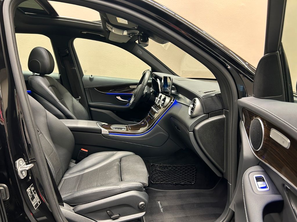 Mercedes-Benz GLC 300 GLC300 4M *AMG LINE*PANO*KAMERA*AHK*LED*CARPLAY*