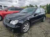 Mercedes-Benz C 220 CDI T AVANTGARDE AHK Navi SHZ - Mercedes-Benz C 220 aus 2006: Cdi