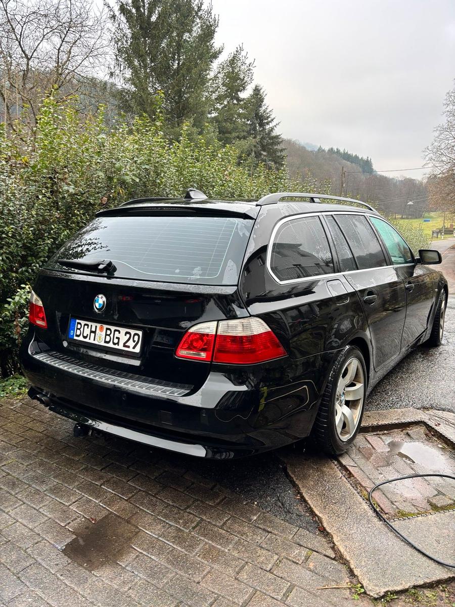 BMW 525 2006 — interior