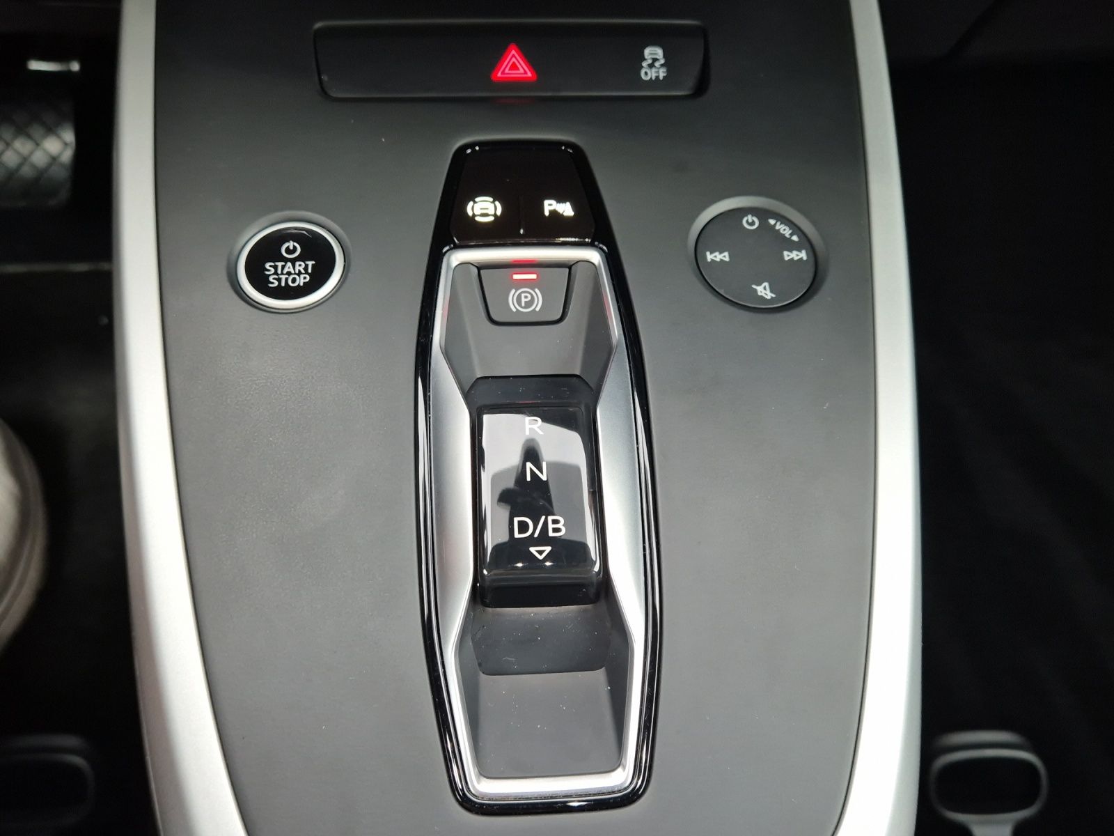 Fahrzeugabbildung Audi Q4 e-tron 45 e-tron quattro LED Naviplus AVC ACC