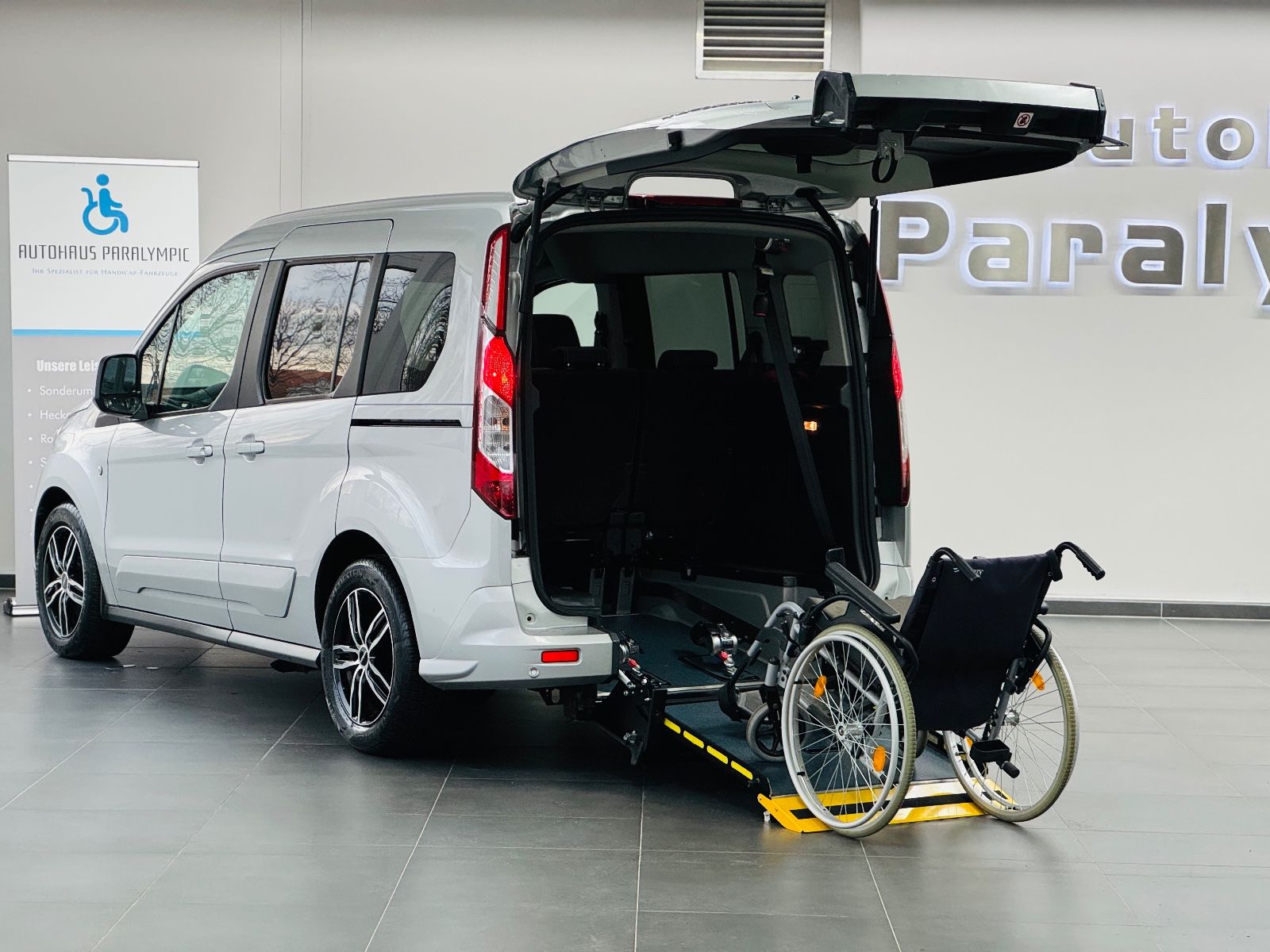 Ford Tourneo Connect Titanium Rollstuhlgerecht-Rampe