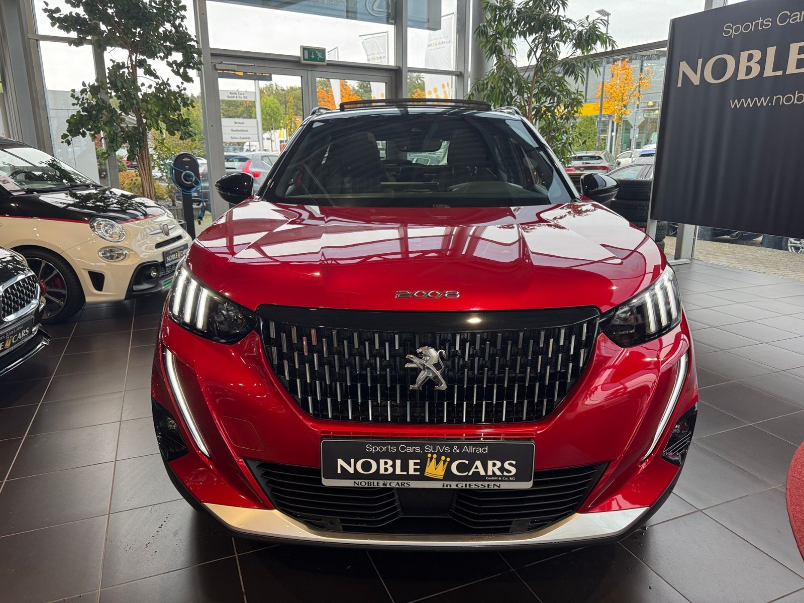 Fahrzeugabbildung Peugeot 2008 GT PANO LED NAVI ALU