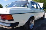 Mercedes-Benz W123 200 - Mercedes-Benz 200: W123