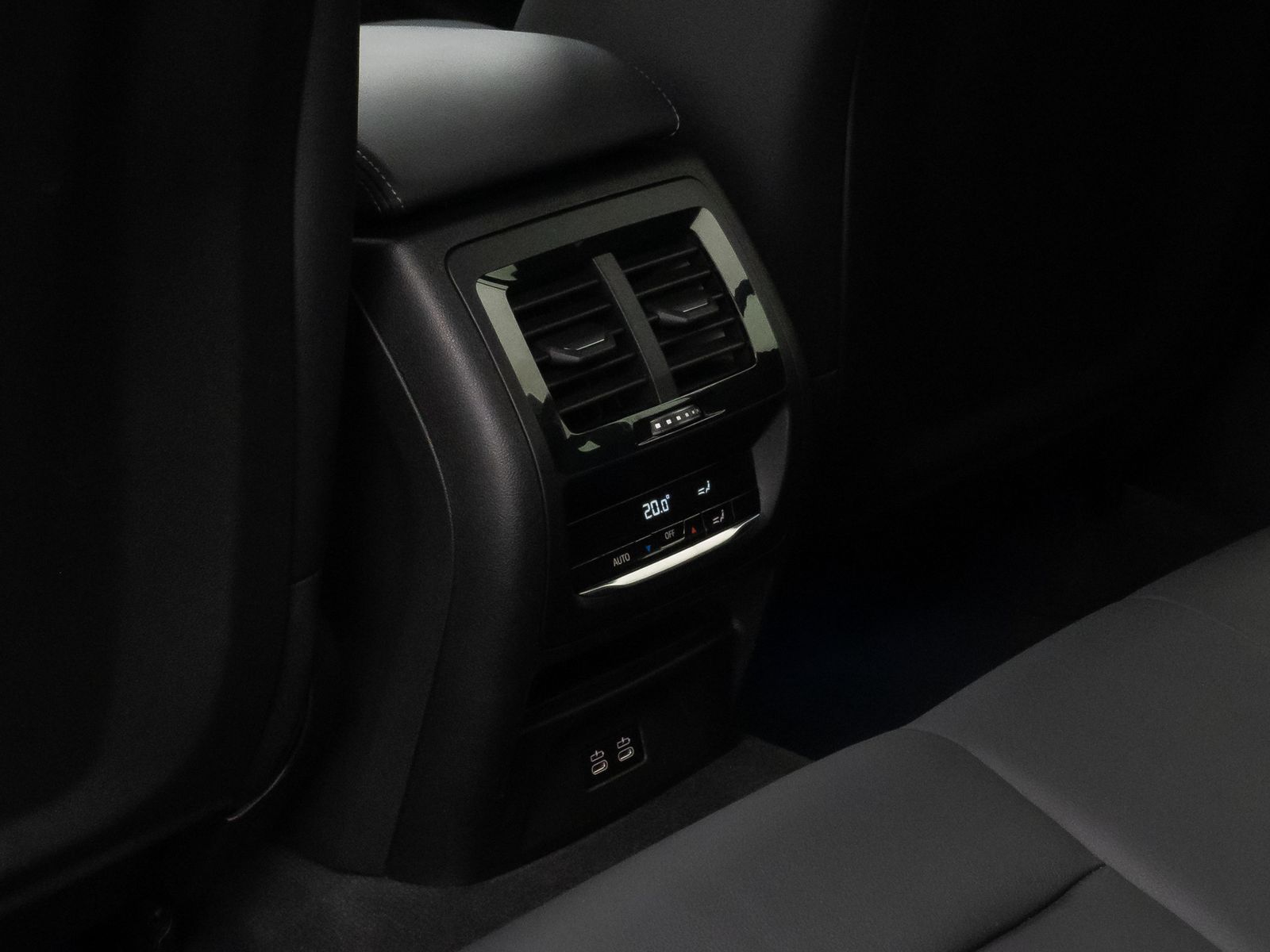 Fahrzeugabbildung BMW X3 xD30e Kamera HUD DAB HiFi Komfort Sport AHK