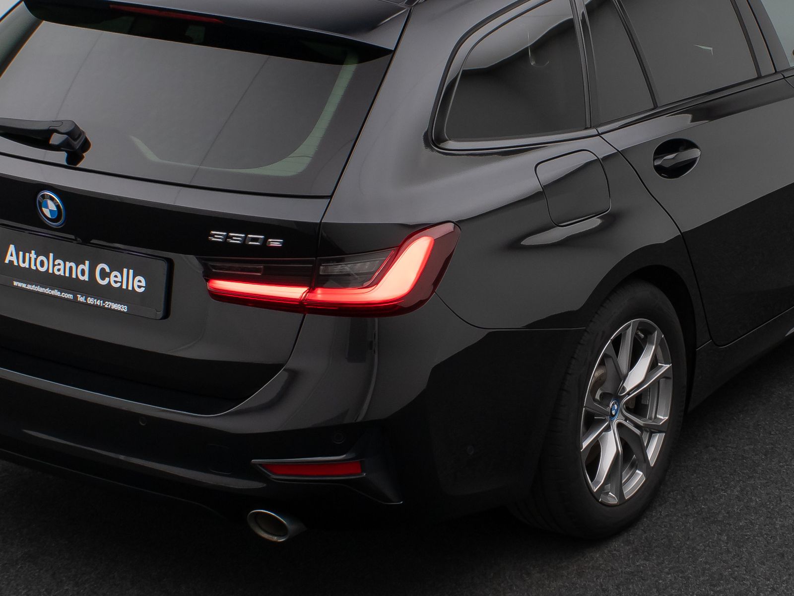 Fahrzeugabbildung BMW 330e xD Sport Line Kamera Laser HUD DAB HiFi AHK