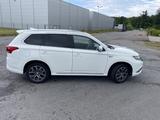Mitsubishi Outlander 2.4 MIVEC PLUG-IN HYBRID 4WD Top Navi - Mitsubishi: Plug In