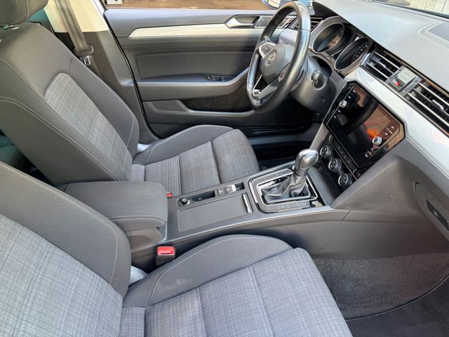 Fahrzeugabbildung Volkswagen Passat Variant 1.5 DSG+AHK+Navi+CarPlay+LM+WR