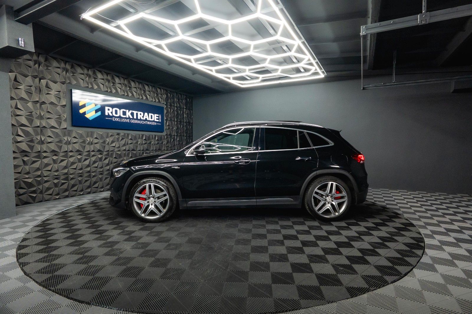 Fahrzeugabbildung Mercedes-Benz GLA 45 S AMG 4Matic | ACC | PANO | BURMESTER
