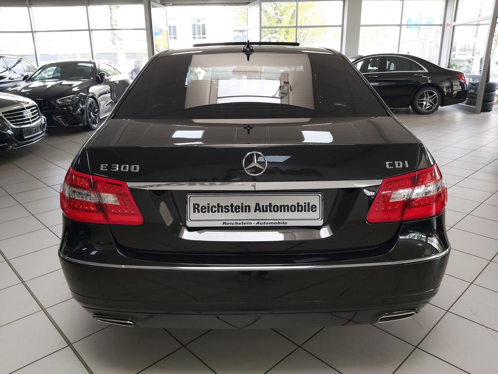 Mercedes-Benz E 300 CDI AVANTGARD LEDER TOTW KAMERA COMAND AHK