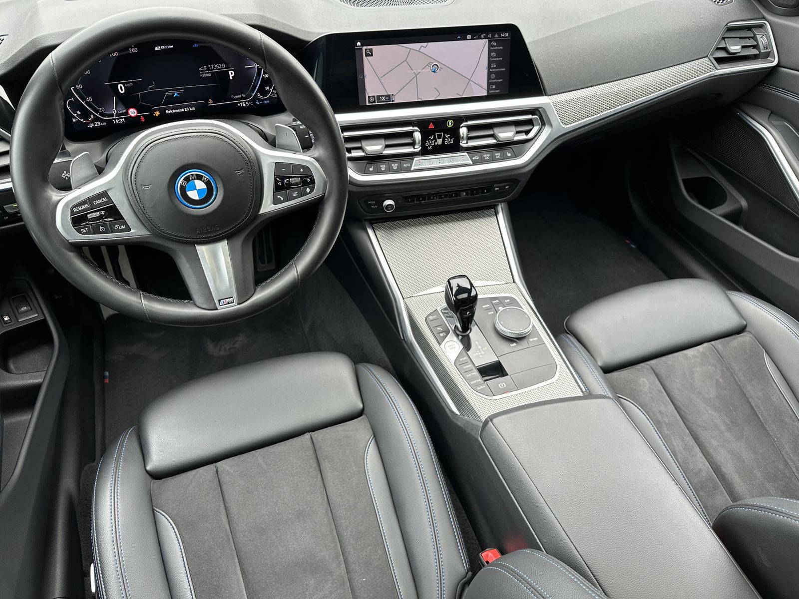 Fahrzeugabbildung BMW 330e Touring xD M-Sport NAV+LASER+PANO+HEADUP+VC