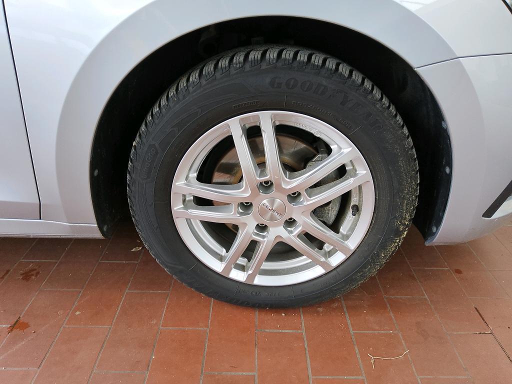 Skoda Octavia 2023 г. Серебристый, пробег 52970 км
