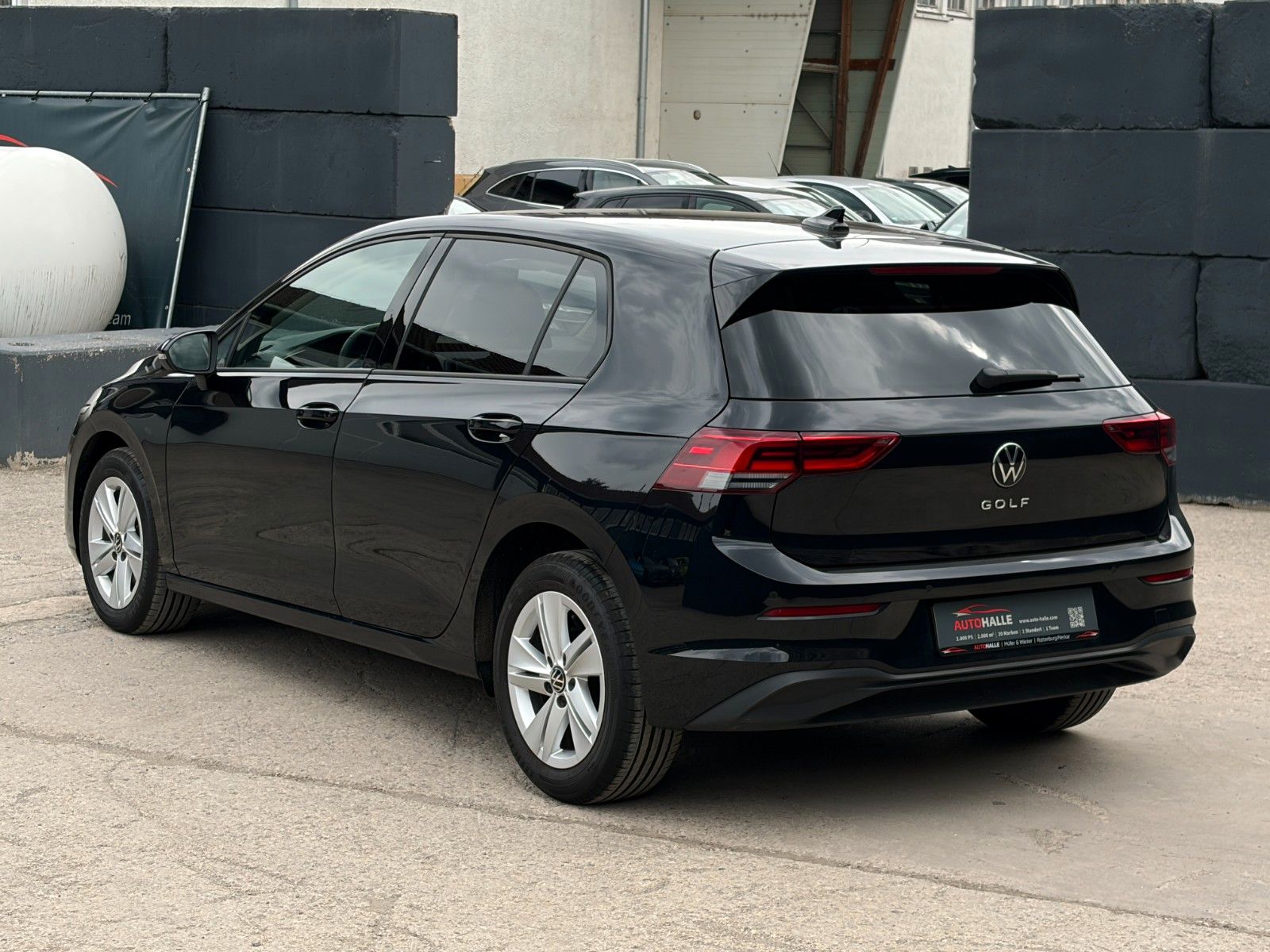 Fahrzeugabbildung Volkswagen Golf VIII Life 1.5 TSI ACC PDC NAV LHZ 3Z-KLIMA