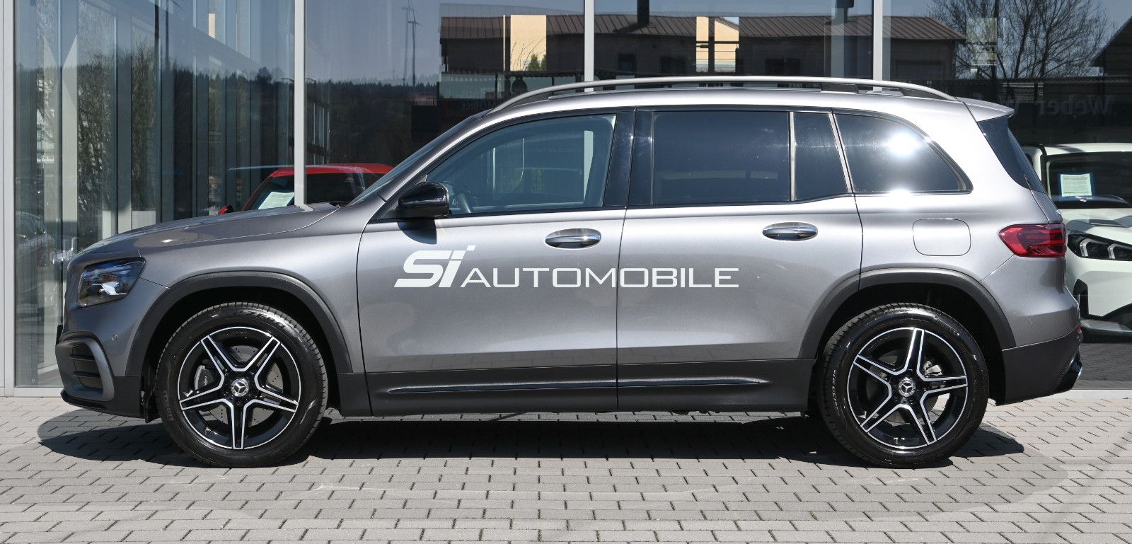 Fahrzeugabbildung Mercedes-Benz GLB 220 d 4MAT. AMG LINE + NIGHT °ACC°AHK°MEMORY