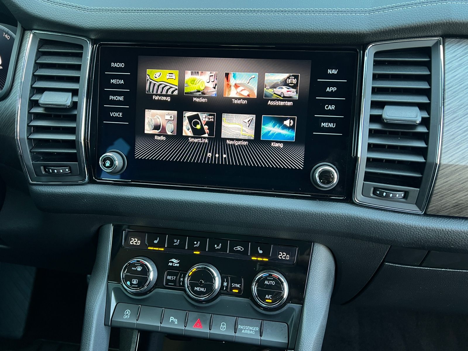 Fahrzeugabbildung SKODA Kodiaq Style 1.5 TSI DSG FL *AHK, LED, ACC, 19"-