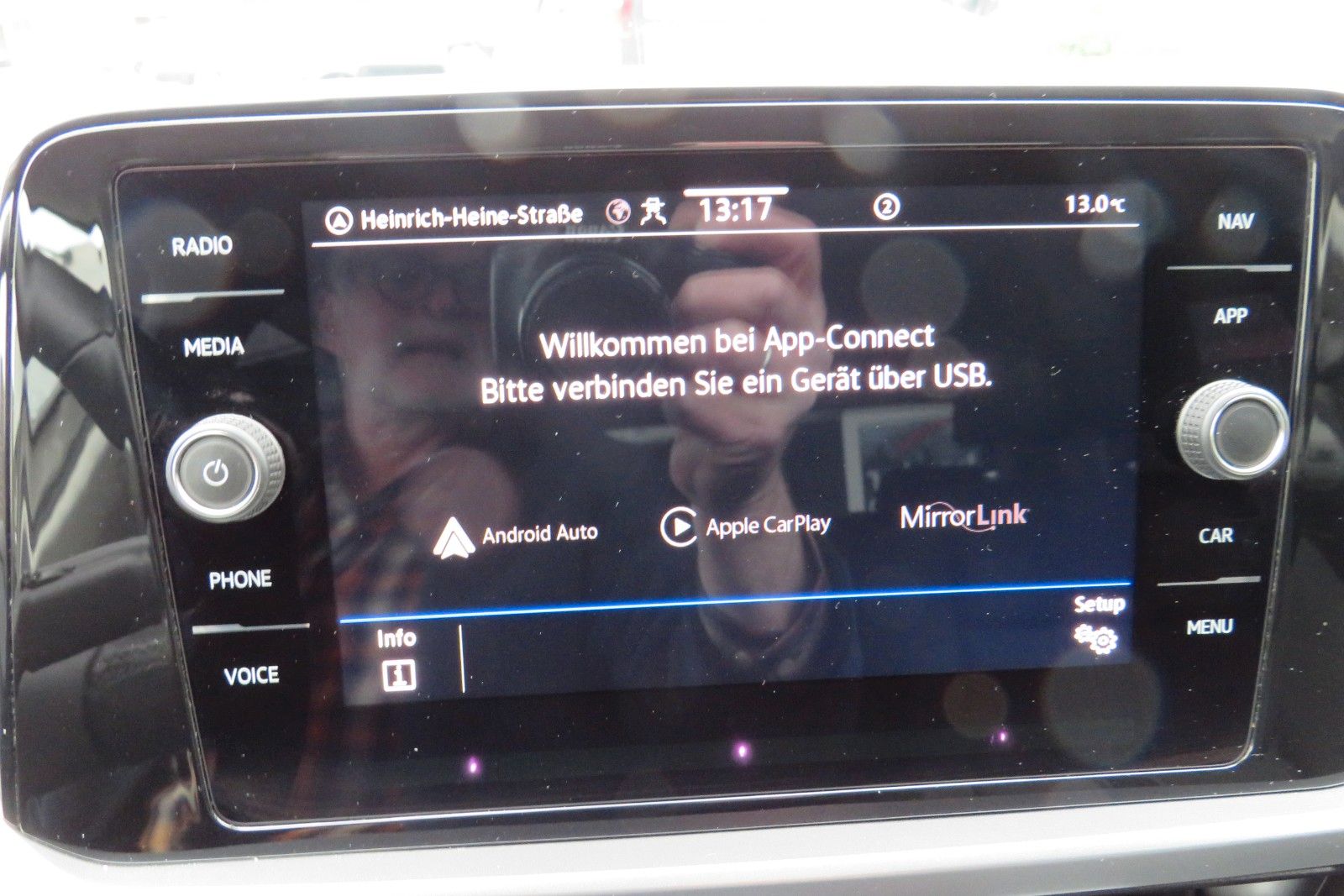 Fahrzeugabbildung Volkswagen T-Roc Life AHK ACC SITZH GJ NAVI APP 1.HD