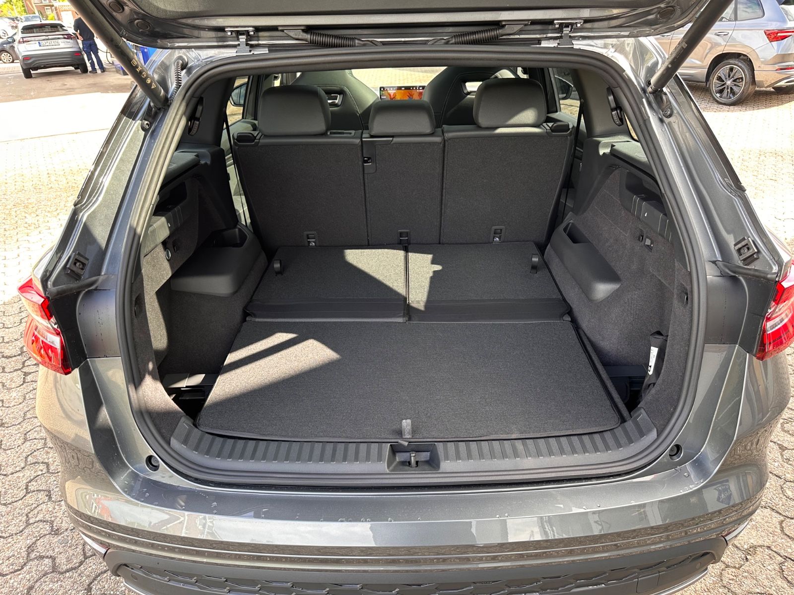 Fahrzeugabbildung SKODA Kodiaq 2.0 TDI 4x4 Sportline Matrix/AHK/Pano/7