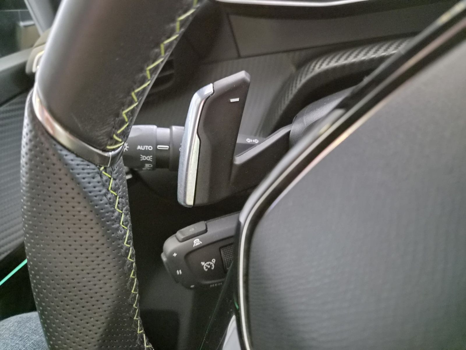 Fahrzeugabbildung Peugeot 208 GT / LED / NAVI / KAMERA / SCHECKHEFT