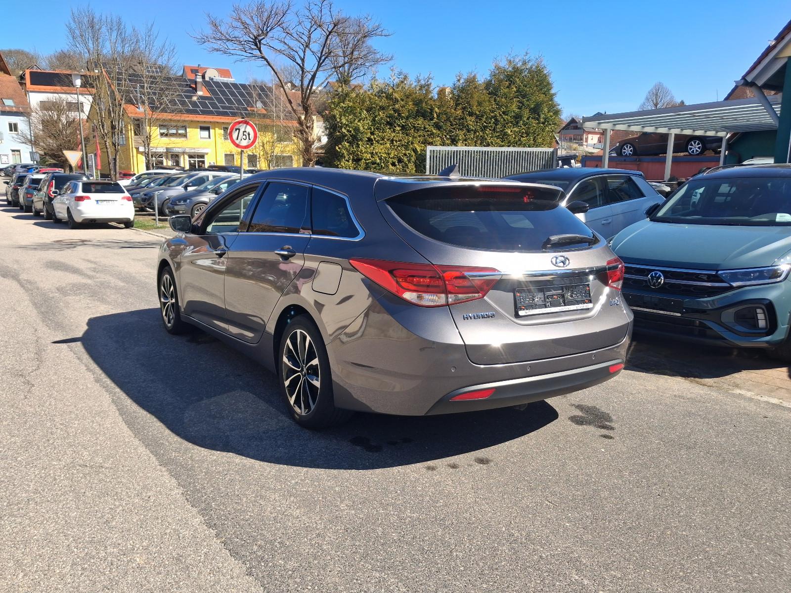 Hyundai i40 cw 1,6 blue Space  NAVI+AHK+KAMERA