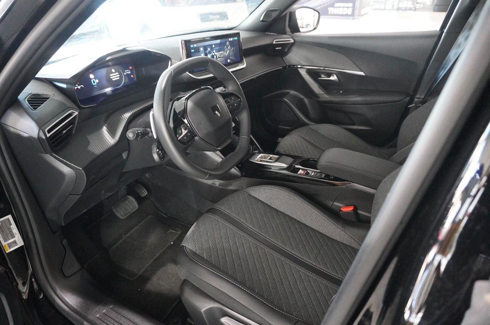 Fahrzeugabbildung Peugeot 2008 1.2 HYBRID ALLURE E-DSC NAVI/LED/SPORT/VIRT