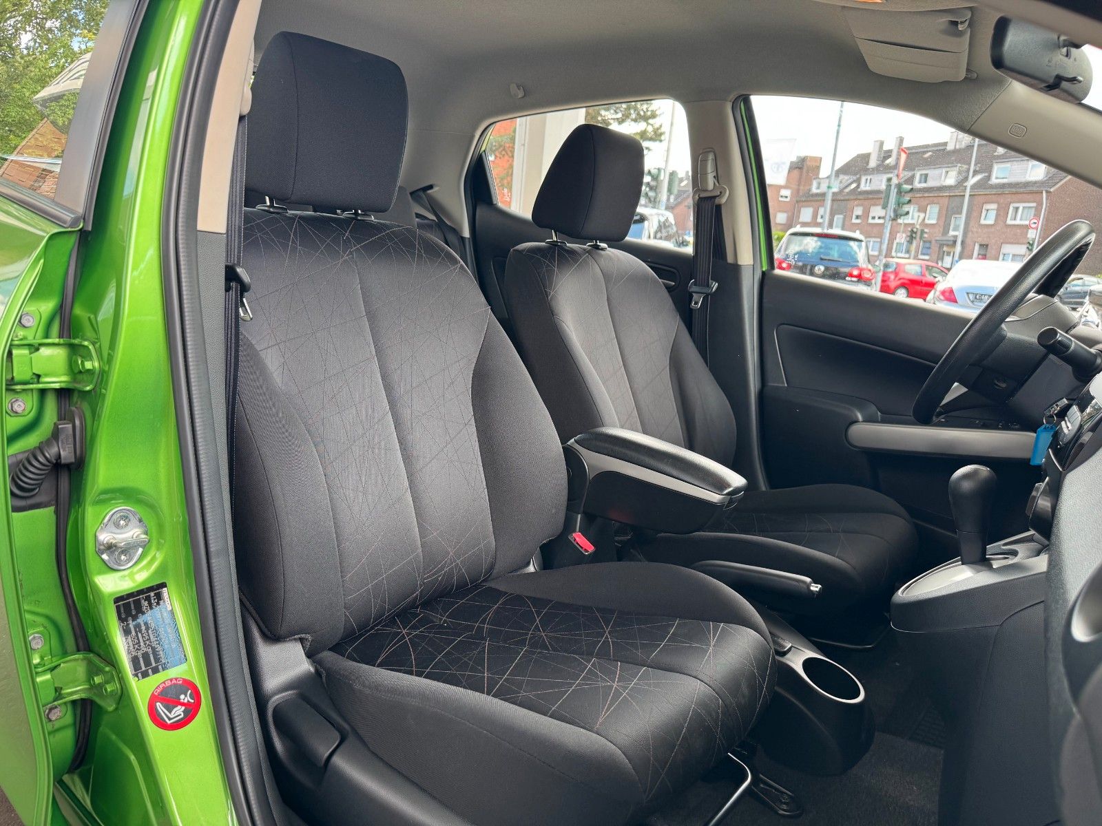 Fahrzeugabbildung Mazda 2 Lim. 1.5 Center-Line Autom. Klima/TÜV NEU