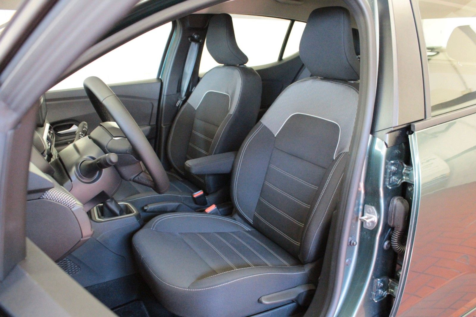 Fahrzeugabbildung Dacia Sandero TCe 100  ECO G Expression*Winterpaket*