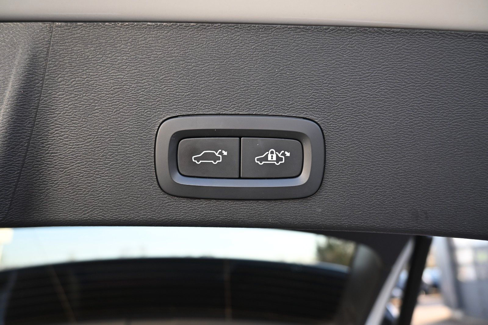 Fahrzeugabbildung Volvo XC40 T5 Recharge Plus Dark*H&K*BLIS*RFK*AHK