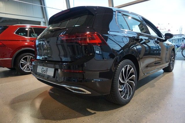 Fahrzeugabbildung Volkswagen Golf VIII TSI Style Matrix Navi Pano AID ACC PDC
