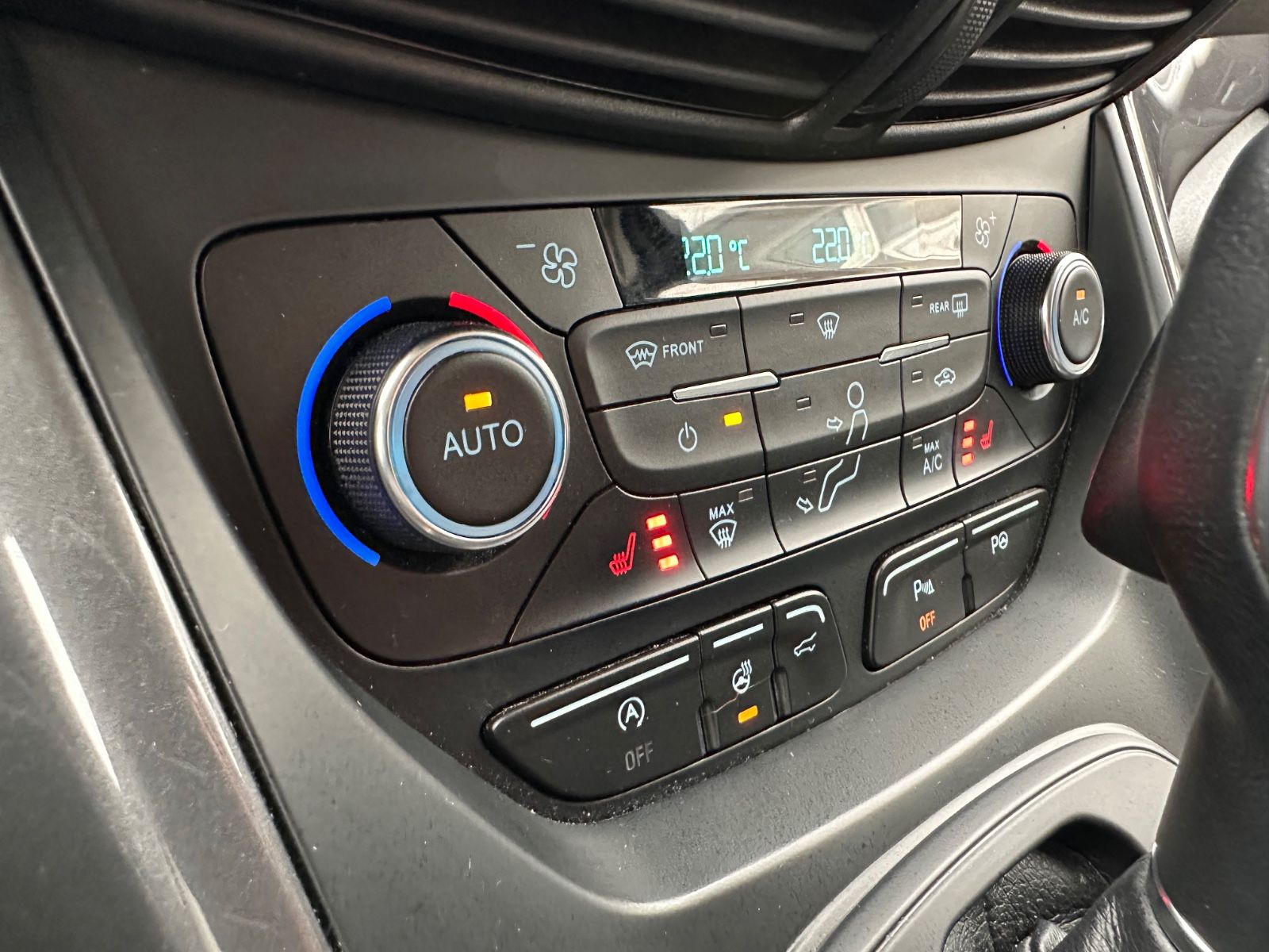 Fahrzeugabbildung Ford Kuga Vignale 2.0 TDCi 4x4 AHK/ACC/BiXenon/Keyfre
