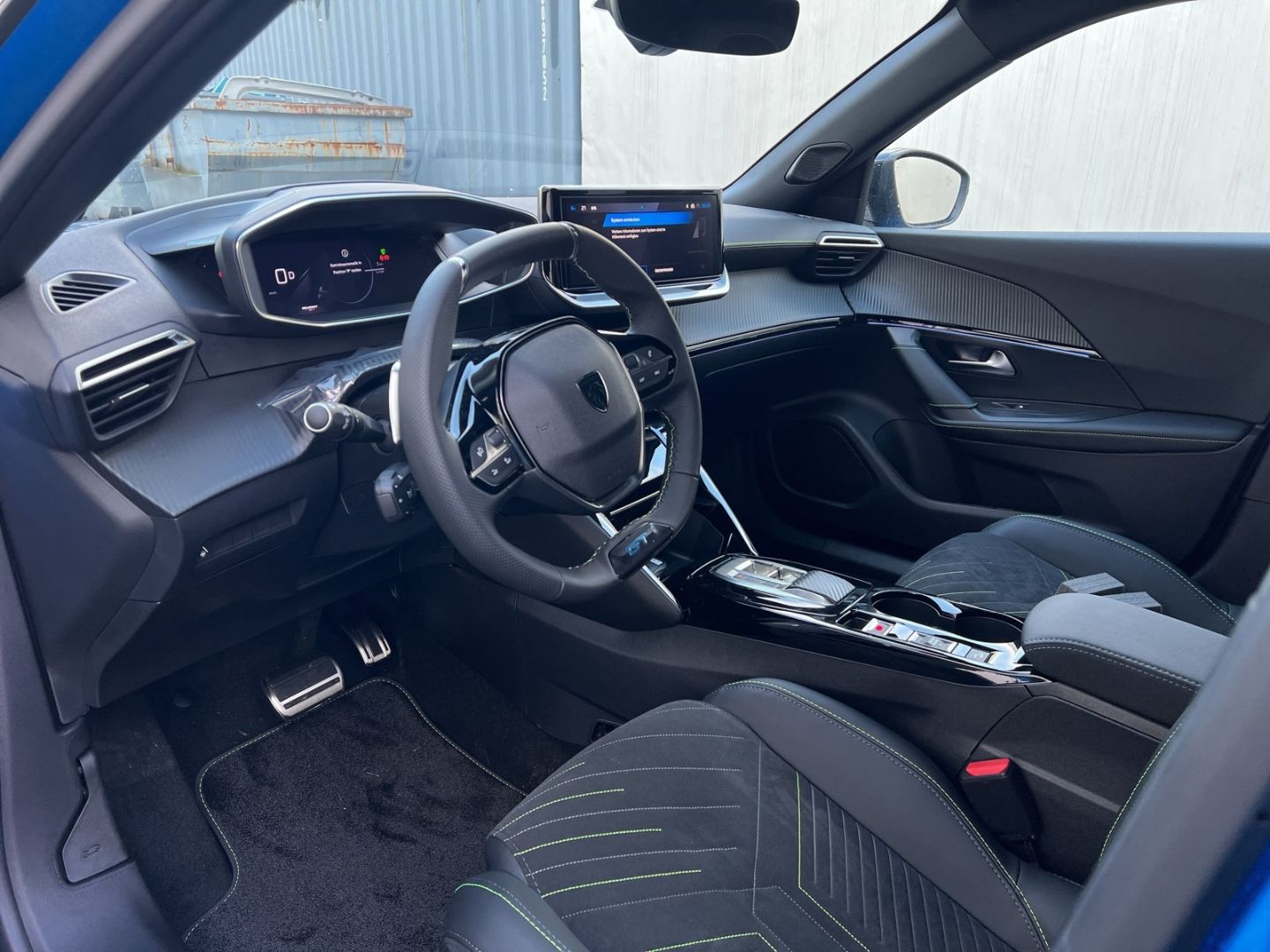 Fahrzeugabbildung Peugeot 2008 GT HYBRID 145 e-DSC6 Panorama Navi