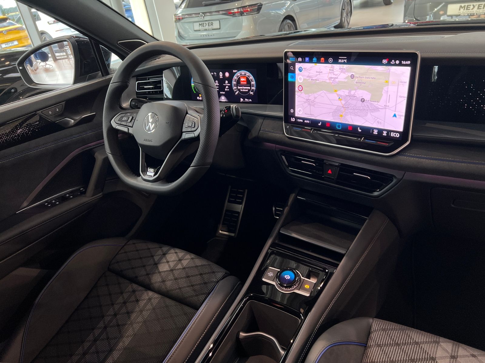 Fahrzeugabbildung Volkswagen Tayron R-Line 1.5 eHybrid DSG *AHK,LM-20",Harman