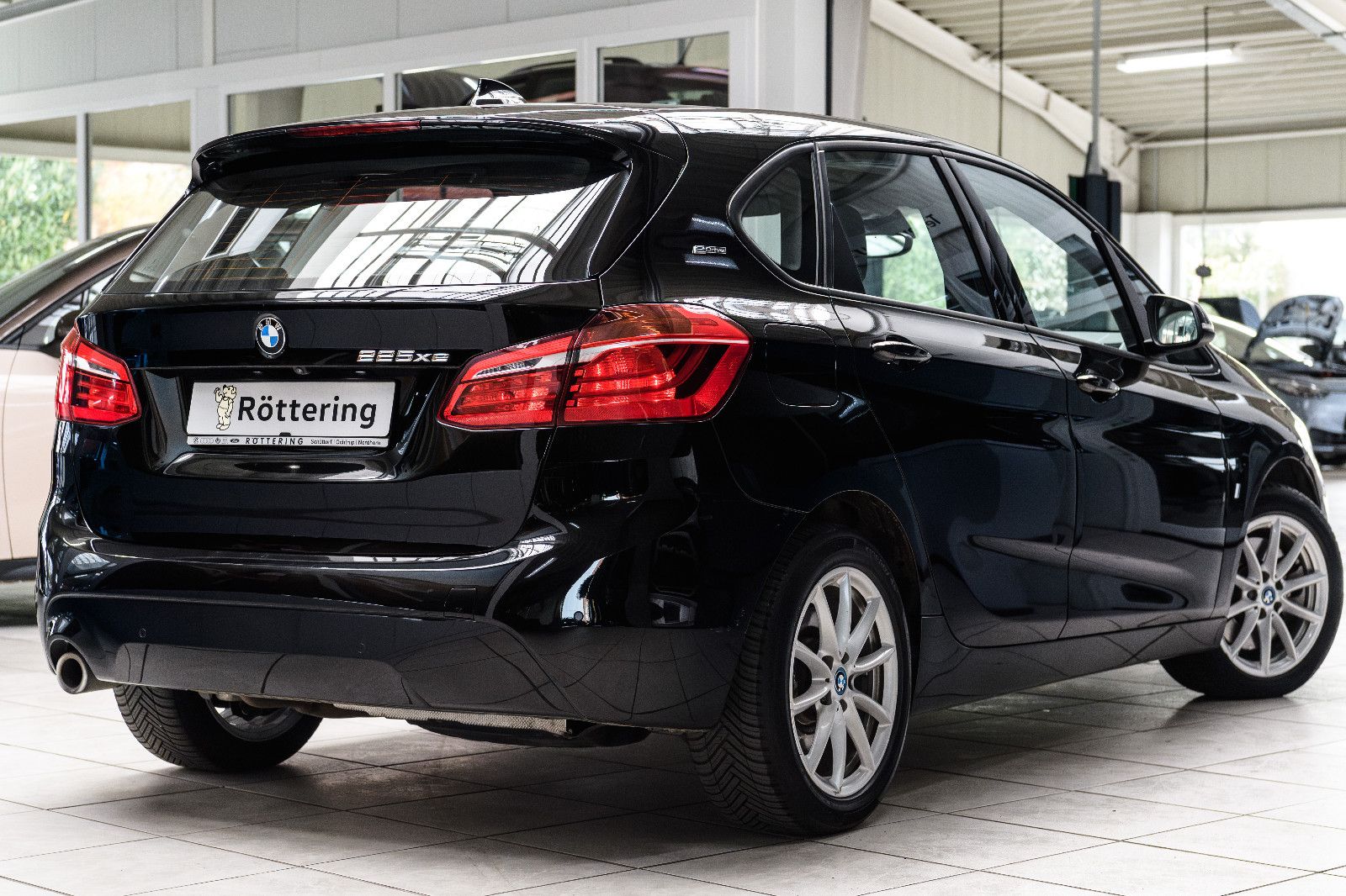 Fahrzeugabbildung BMW 2er Active Tourer 225 xe Advantage Kamera 165kw