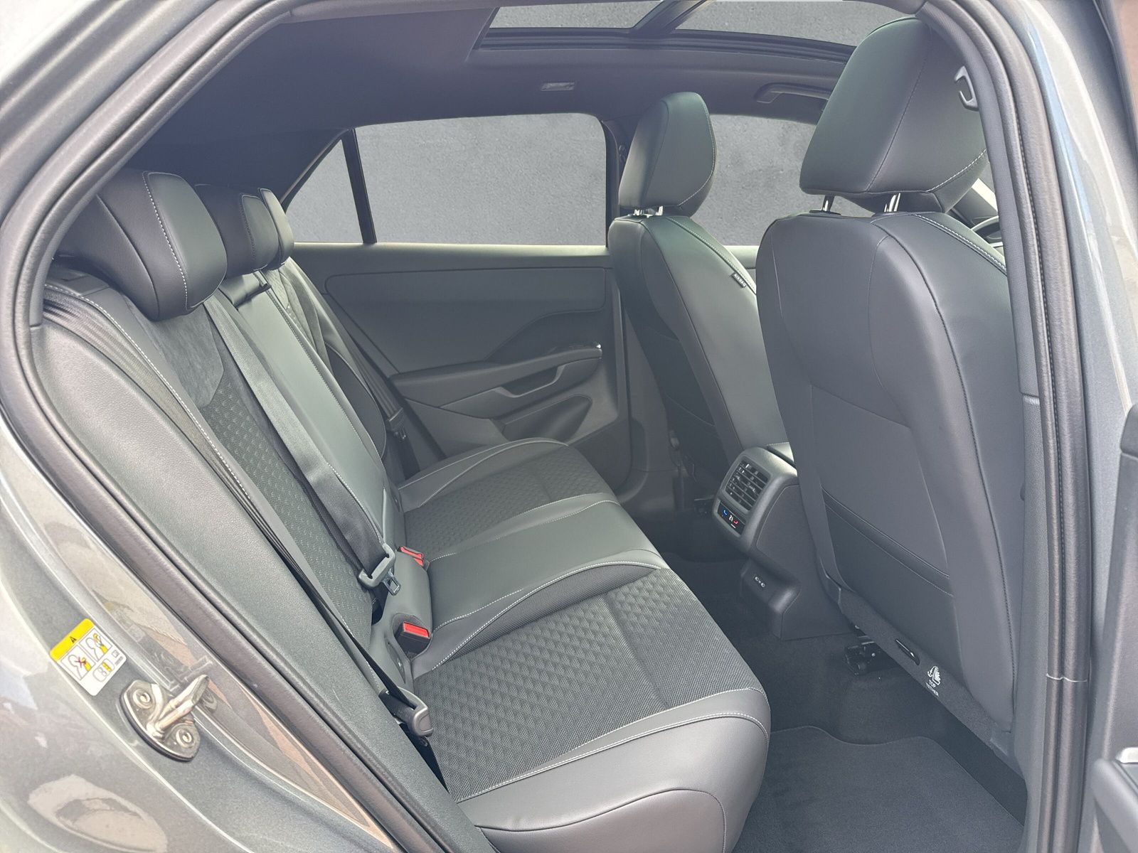 Fahrzeugabbildung Volkswagen T-Roc R-Line TSI 110 kW 7-Gang DSG