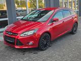 Ford Focus Lim. Titanium/TÜV NEU - Ford Focus aus 2011: Limousine