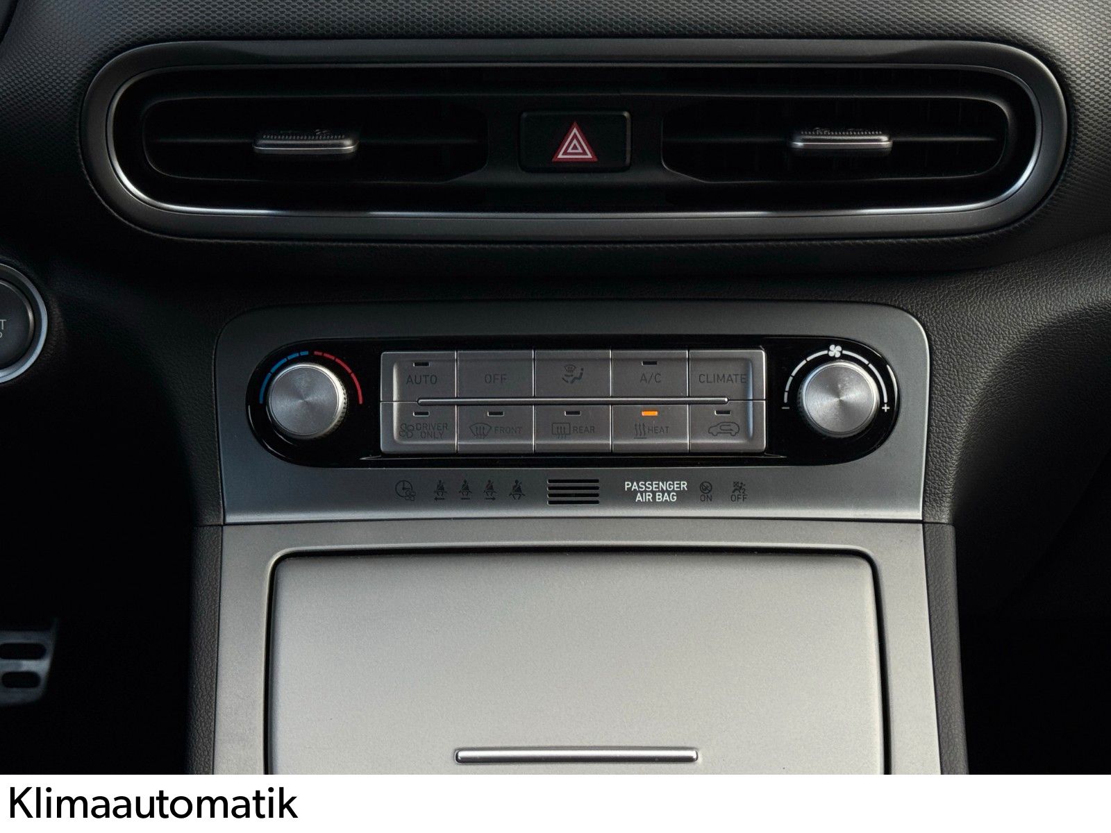 Fahrzeugabbildung Hyundai KONA E Select LKA ACC PDC SHZ LHZ Navi CarPlay