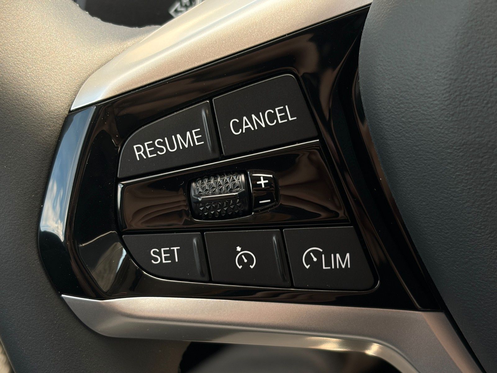 Fahrzeugabbildung BMW 318i Touring 3Z-Klima Kamera Tempomat Alarm SHZ
