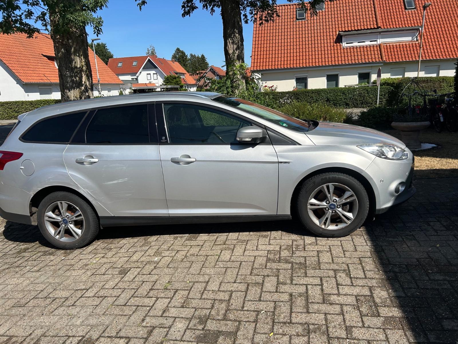 Ford Focus 2012 — вигляд ззаду
