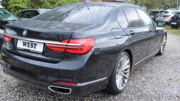 BMW 750 - 7
