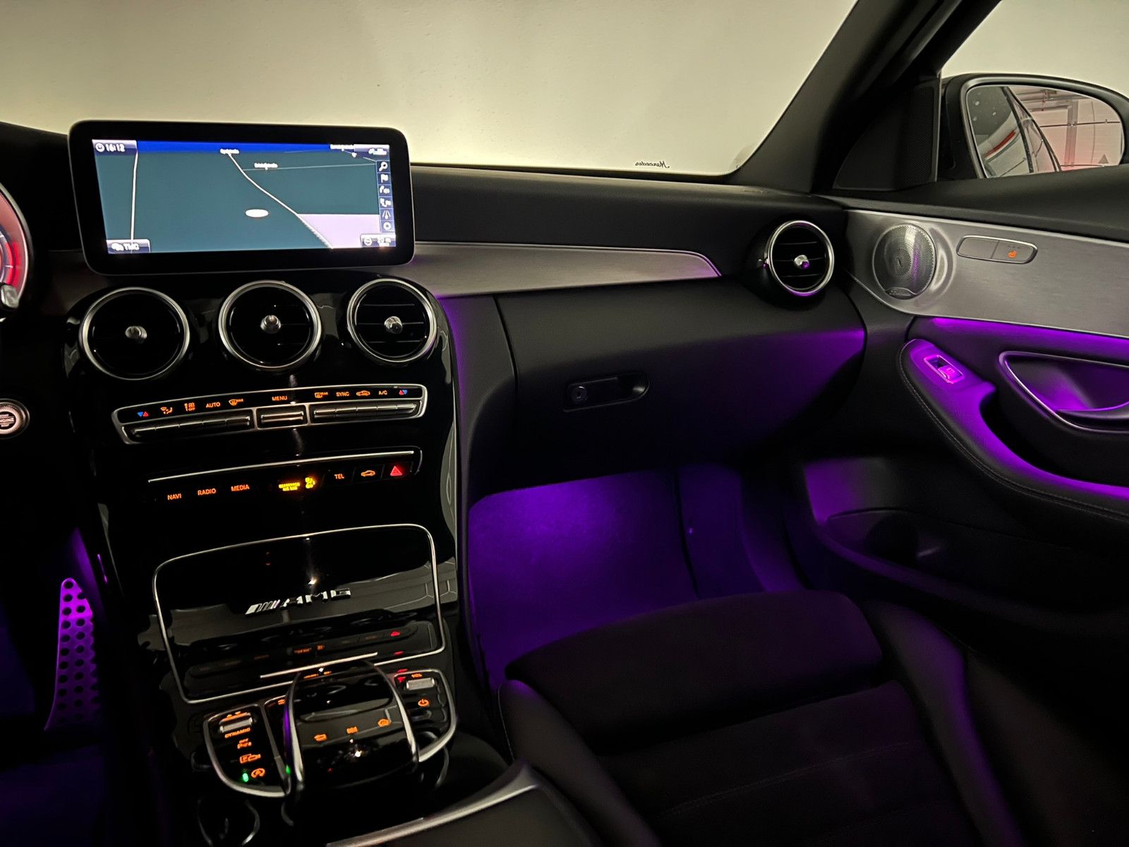 Fahrzeugabbildung Mercedes-Benz C 300 Lim. AMG-LINE/360*/BURMESTER/WIDESCREEN