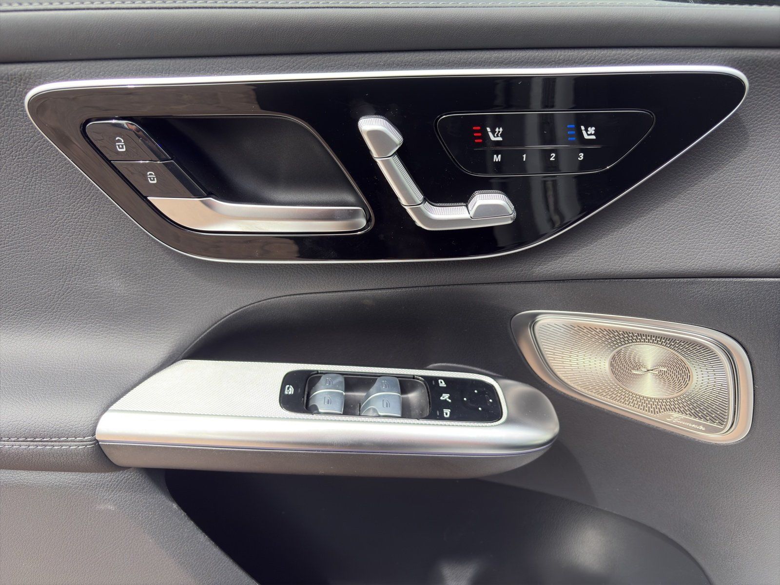 Fahrzeugabbildung Mercedes-Benz GLC 300 d 4M AMG Distr Burm DigiLight Pano AHK