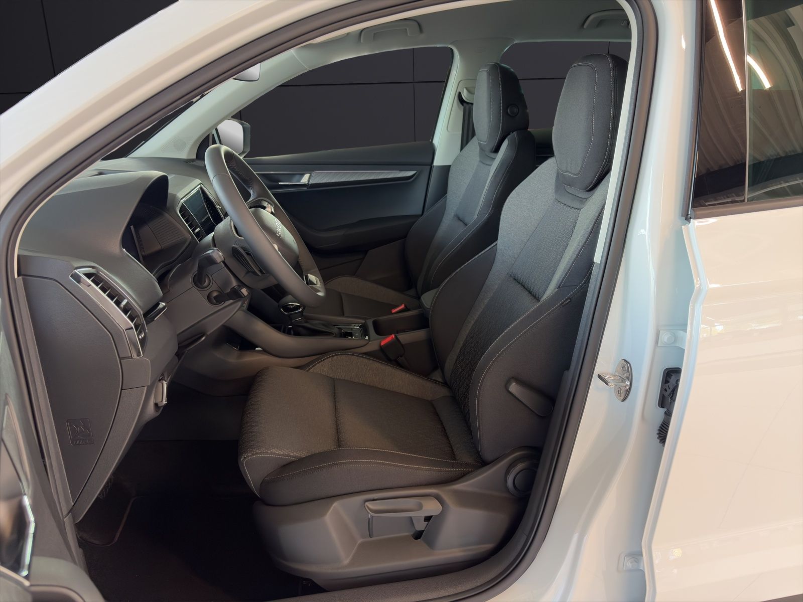 Fahrzeugabbildung SKODA Karoq 1.5 TSI Balance DSG MATRIX AHK ACC 3 J ASG