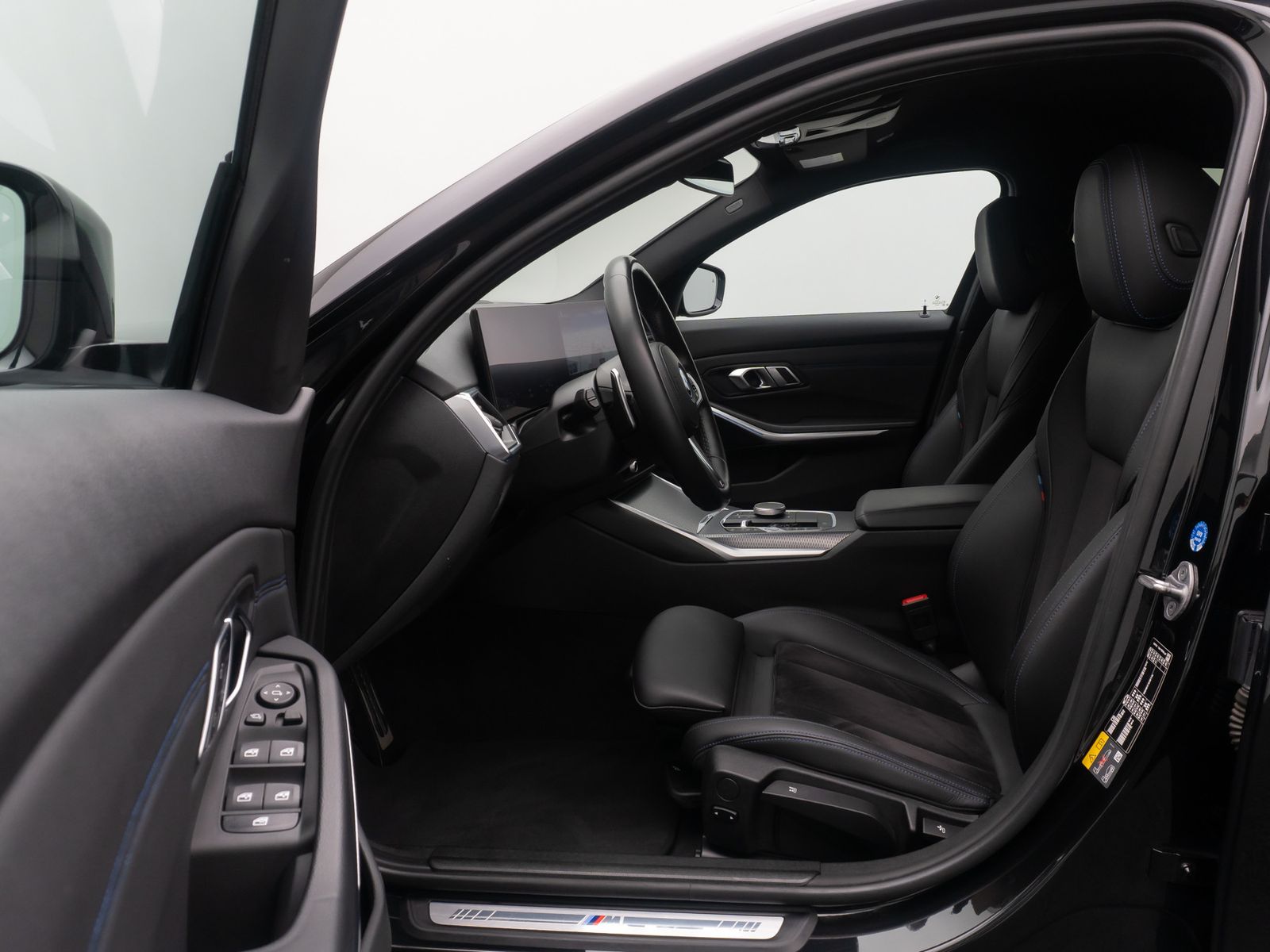 Fahrzeugabbildung BMW 330e xD M Sport HUD DAB Kamera Komfort 18Zoll