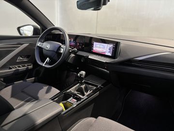 Fotografie des Opel Astra 1.2 Turbo GS AHK Navi