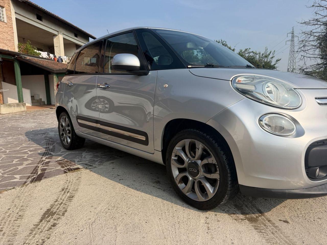 Fiat 500L 2013 — rear view