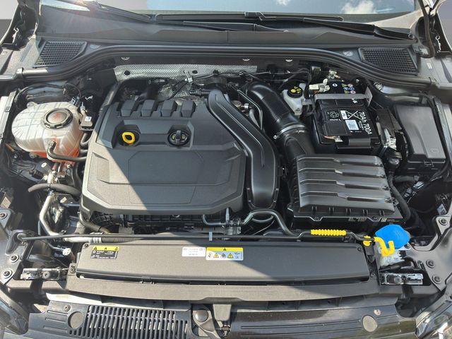 Golf VIII Variant 1.5 eTSI Life DSG AHK ACC LED
